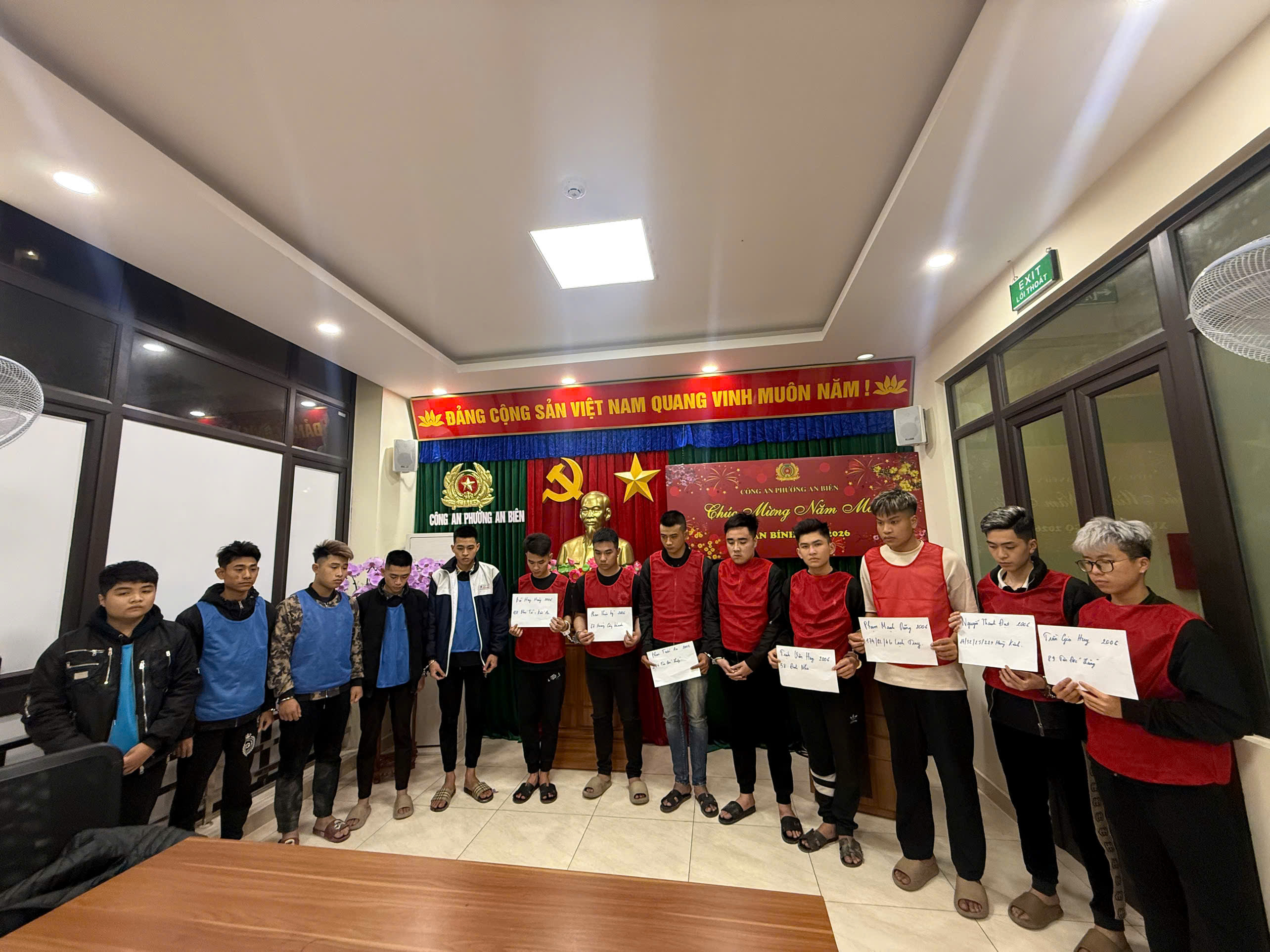 Công an phường An Biên: Bắt quả tang 15 đối tượng tụ tập gây rối trật tự công cộng ở đường Bùi Viện
